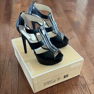 MICHAEL Michael Kors Black Berkeley Platform Heels, size 8.5M - LIKE NEW!
